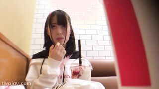 FC2-PPV-4793671 史上最高に可愛い女子大生18歳。愛液だらけ潮吹きまくりで絶頂するも、中出しにはブチギレ放心状態。