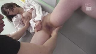 MIAA-329 深夜のマンションエレベーター 無防備すぎるゴミ捨てノーブラ部屋着の巨乳お姉さんと二人っきり！ 気まずい空気の中でエレベーターが緊急停止！汗で強調された乳