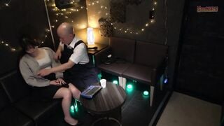 GNS-138 ヒトカラ人妻 白昼のカラオケBOX意識混沌性交