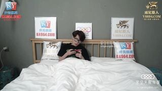 星空传媒XKVP129 送醉酒兄弟回家操了他的美艳娇妻 香菱