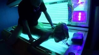 SCOP-401 都内某日焼けサロンで店長の居ない間にバイトが媚薬入り特性オイルをテカテカになるまで黒ギャルに塗りこませ、発情したヨダレダラダラでイキ狂った黒ギャルのぐっ