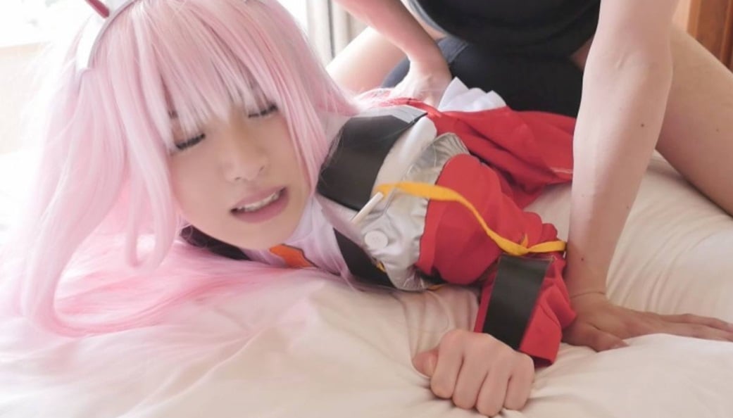 FC2-PPV-4797946 【私密拍攝中出角色扮演H♥】豐滿激萌蕩婦！黑絲被剪開洞的溼潤小穴裡大量中出受孕SEX！