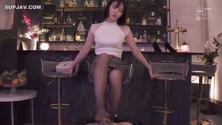 【モザイク破壊】WAAA-540 銀座のBarにいる美女が黒パンスト美脚で誘惑逆ナンパ 蒸れ足コキとガニ股杭打ちで何度も射精させまくる天才的マラ遊び 美谷朱音