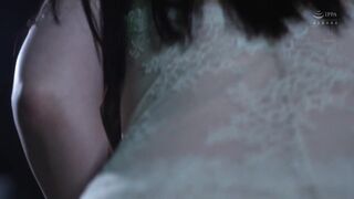 JUR-515 ハプニングバー人妻NTR 「あなたのためよ…」と言っていた妻がいつしか群がる男たちに夢中になっていた。 古東まりこ 野上しおり