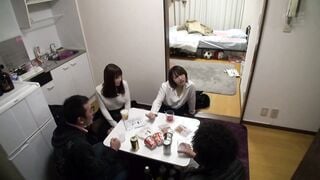 IENE-782 相席居酒屋で仲良くなった女子2人組を自宅に連れ込む。
