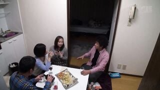 IENE-782 相席居酒屋で仲良くなった女子2人組を自宅に連れ込む。