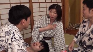 FJIN-110 俺たちみんな41歳パート主婦ツバキさんのガチ恋勢 バイト先の男子学生達と一泊二日の温泉旅行に来た美熟女パート主婦は優しくて欲求不満で…みんなでハメをはず