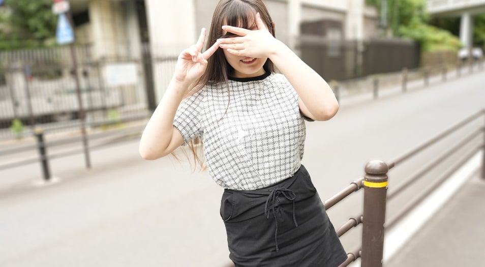 天然娘 111125_01伸出舌頭比V手勢，露出癡迷表情的百戰老手