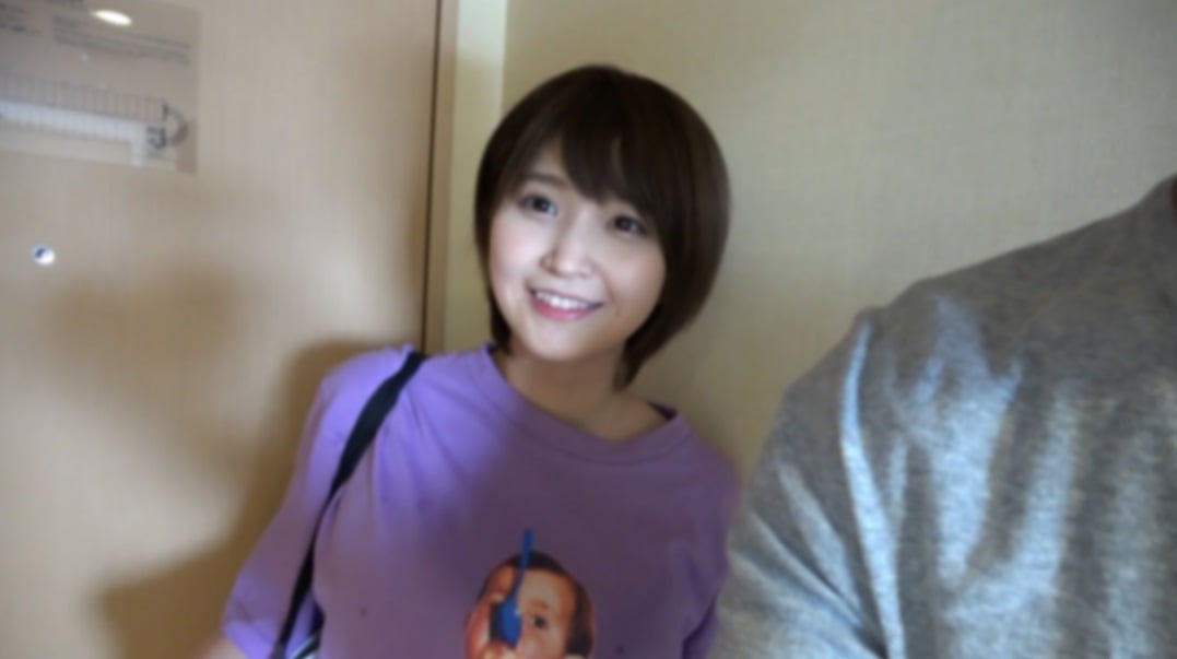 FC2-PPV-4804095 偶像中心級可愛女大學生。令人難以置信的巨乳與可愛外表形成強烈反差，令人興奮不已最終內射。