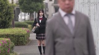 【モザイク破壊】IPZZ-692 アイドル級に可愛い制服美少女は痴●され公然お漏らし絶頂する羞恥と快感にハマってしまう 山田鈴奈