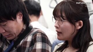 【モザイク破壊】DANDY-991 「おばさんの私に触られて勃っちゃう君が悪いんだよ」彼女が隣にいても構わずイケメン彼氏を背後からネチョいコネくり手コキで勃起誘惑する性欲