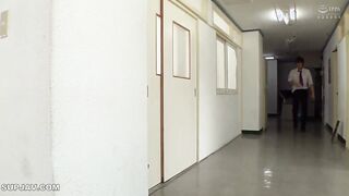 【モザイク破壊】DOCP-324 階段パンチラで誘惑！？先輩に勃起をいじられまさかのその場で生パコり