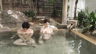 JUR-538 社員旅行で…妻にタオル1枚だけ渡して性豪男が集う男湯に入らせてしまった寝取られの末路。 橘メアリー
