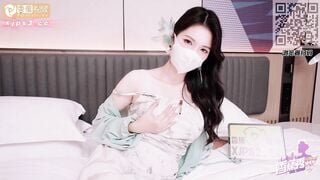 蕉点传媒XJX207 风骚少女拍私房照 自己的肉体来付款 狐不妖