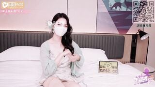 蕉点传媒XJX207 风骚少女拍私房照 自己的肉体来付款 狐不妖