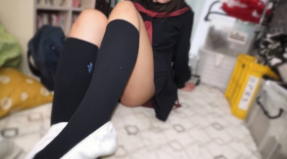 FC2-PPV-4806045 【突破FC2標準】瀕臨生活崩潰的18歲少女。青春換金中出實錄。※無再售計劃。