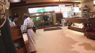 SCOP-425 露天風呂付き温泉旅館で親子丼セックス！？娘の失態は母親が体を張ってカバー！！母親の愛情の前に娘も自ら体を差し出す自己犠牲愛を徹底SCOOP！！