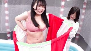 DVMM-325 顔出しMM号 女子大生限定 ザ・マジックミラー 全裸になるまで脱がせ合い！青空ぬるぬるローション相撲！2 負ければ親友の前で公開デカチン即ハメ！超密着ヌ