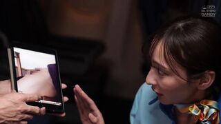 DANDYA-017 「内緒で撮った画像を見せていただけませんか？」間違えたフリしてチ○ポ画像を見せて赤面するおばさんCAは目の前で勃起チ〇ポを見せつけられても嫌じゃない