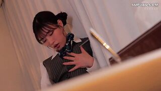 【モザイク破壊】MKMP-664 スレンダー受付嬢はマッサージを頼む男性の部屋に入り、鼠径部をじわり責め。「我慢しなくていいですよ」とささやき、布越1cm挿入してくるので