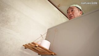 【モザイク破壊】MKON-116 綺麗好きの彼女を女子禁制の男子寮に連れ込んだら、キモくて不潔な管理人に捕まってしまいボロボロになるまで汚された あかね麗