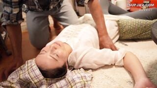【モザイク破壊】RNA-006 素人の縛り生中出し【敏感イキ狂い痙攣妻編】お隣の優しい奥さんが料理のお裾分けをくれたので、カラダも一緒に食べてあげました。 平岡里枝子