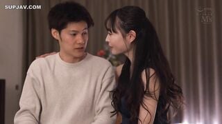 【モザイク破壊】MVSD-654 隣に彼女がいるのにデッサン中に僕にだけアソコを見せつけ微笑みかけてくるヌードモデルの露出狂お姉さん 真希いずみ