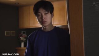 【モザイク破壊】ROE-400 いつもノーブラ透け美乳で僕を無自覚に誘惑してくる友人の母とアクシデントから始まる濃密不倫ー。 桐岡さつき