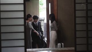 ROE-425 汗ばむ肢体、注がれる精液、体液交わる中年サンドイッチ情事―。 水野優香