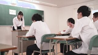 SONE-955 大学出たての女担任はノリが軽くてすぐヤレそうで教え子達からメッタメタに犯●れる。 倉木華