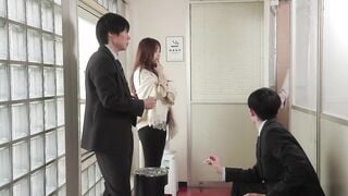 ROE-410C 部長、僕の子種で孕んでください…。 新卒2年目の僕が妊活中のパワハラ女上司を妊娠させる種付けサービス残業 水野優香