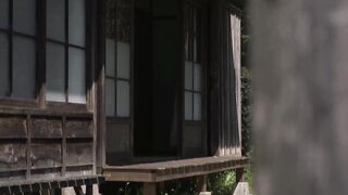 AVOP-325 野ションを目撃されてプリプリお尻を大公開したままハメられた女子校生