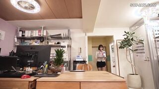 【モザイク破壊】SVERS-004 その黄尿雫はラブレター…デカ尻OLの変態執念！狂おしい独占欲でイケメン社員に究極偏愛おしっこマーキング！ 九井スナオ