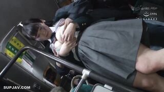 【モザイク破壊】NHDTB-675 満員バスで背後から制服越しにねっとり乳揉み痴漢され腰をクネらせ感じま…