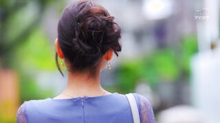 NTRH-027 側に彼女がいるのに僕が寝取られた 溢れ出る色気と淫美なランジェリー姿を見せつけて惑わせる向かいの部屋の誘惑美女 三澄寧々