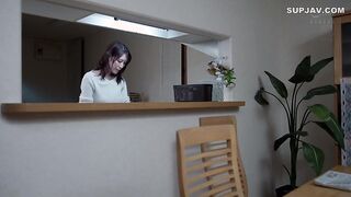 【モザイク破壊】ROE-395 『この家、平日は主婦一人で中出し可』 玄関マーキングされた人妻 ふと、ポストの下を覗けば…。『日中、女ひとり』、『即ヤレる』危険なマークで