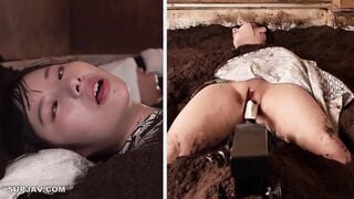 【モザイク破壊】SGKI-059 美人CA（既婚者）限定 砂風呂に埋まって身動きできない〇淫NTR拘束マッサージ 横が見えない状態で、隣に夫が居るのにイッてもイッても止め