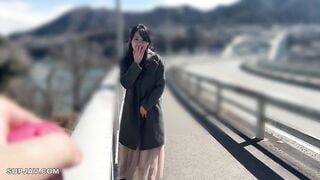 【モザイク破壊】SORA-607 奥様プレバトリモバイ 刺激が欲しい人妻が赤面イキ連発 まんねりに悩む五芭さんをベロチューと猥褻リモバイで連れ回し悶絶失禁させたところ…
