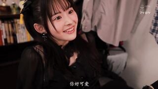 IPZZ-740C-U 10年ぶりに再会した幼馴染は今や国民的アイドルなのに童貞の僕を小悪魔パンチラ誘惑！？ 彼女の掌の上で転がされ続け2日間で10発も搾りとられました