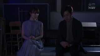 IPZZ-751C-U 同窓会の夜、酔った勢いで懐かしの母校へ 俺のことをずっと好きだった2人の幼馴染と 一夜限りの奪い合い背徳不倫 西宮ゆめ miru