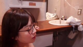 MIDA-465 いつも地味メガネ女上司を酔わせたら…囁き誘惑キス魔になって何度も何度も勃起に持ち込まれ飲めば飲むほど無限中出し！！ 天宮花南