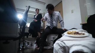 JUR-545C-U 「アンタの奥さん、最高だったよ」 3ヶ月で辞めた新入社員の退職届に書かれた想定外のNTR話 椎名ゆな