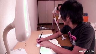 【モザイク破壊】SW-158 夢のtidythin！まだまだイケる母親のデカ尻とデカ乳に勃起した僕 父親の目を盗んでこっそり挿入させてくれる母