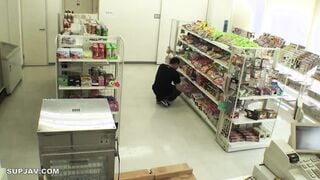 【モザイク破壊】SW-202 恥ずかしすぎる緊急事態、我慢できずお漏らししてしまった働くお姉さん、偶然目撃した俺は勃起！
