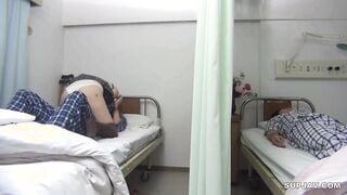 【モザイク破壊】SW-213 隣のベッドにお見舞いに来たミニスカパンチラに勃起！気付いた女は性欲に火がついて彼氏の寝ている横で僕のチ○ポにむしゃぶりついた
