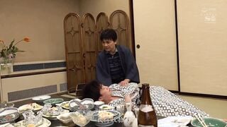 SSNI-992C-U 憧れの女上司と相部屋がきっかけで… 田舎の宿でこっそ～り何度も射精させられた僕 星宮一花