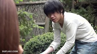 【モザイク破壊】SW-422 「お願い！ここでして！」田舎暮らしの人妻はスリルを求めて止まらへん。久しぶりに見た近所の若チ○ポに辛抱できず、旦那が家の中に居るのに玄関先や
