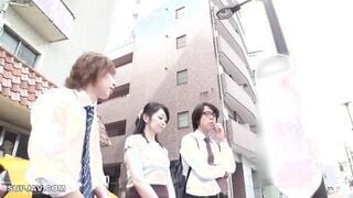 【モザイク破壊】SW-663 満員バスで夫婦連れの奥さんのミニスカデカ尻に欲情して硬くなった僕のチ○ポ押し付けたら、旦那が横にいるドキドキスリルで発情した奥さんは思わずチ