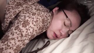 EMBZ-336 ［閲覧注意］輪●レ●プ映像 ノーカット無編集「婦女強●犯罪記録」 ドマゾ眼鏡主婦無限監禁！ クロロホルムとスタンガンで昏●、媚薬で悶絶淫潮大噴射 縛り犯