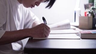 DASS-823C 再婚した義母さんがドストライクすぎて、夢に出た。「勉強にする？ケーキにする？それとも、私かな」明るく優しく艶かしい義母さんの性教育 大槻ひびき